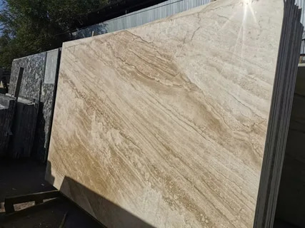 سنگ تراورتن قهوه ای روشن مناسب نمای داخلی ساختمان